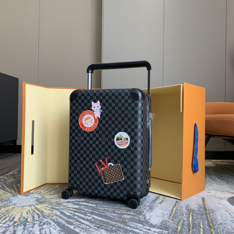 A new update, a limited editionThe new Horizon luggage revitalizes Wieden's legendary heritage with a creative twist. The iconic Monogram canvas is embellished with travel appliqués that harken back to the brand's herita