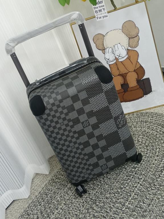 #Black and white checkered modelSize 365019cmCapacity 28L Weight 2.6kgMaterial Ultra-lightweight Monogram canvas   mesh lining   cowhide leather corners   metal fittings   large external trolley barThe latest version of 