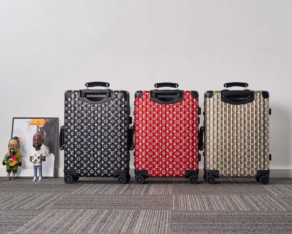 Actual video The strongest co-branding in history Exclusive Limited LV X Supreme X Rimowa, the strongest co-branding in history Exclusive Limited LV X Supreme X Rimowa Only for sale Counter size 2 inch 26 inch, aluminum 