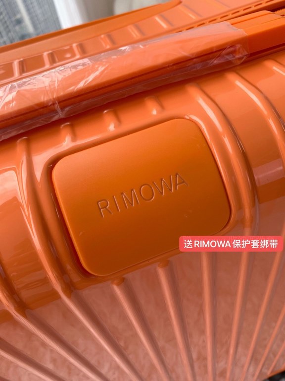 [Fragrant Mango Orange] RIMOWA Zhimowa new color suitcase, easy to use the same Essential series, colorful, enjoy the journey. Using the national universal TSA customs lock, upgraded version of the simple logo fashion hi