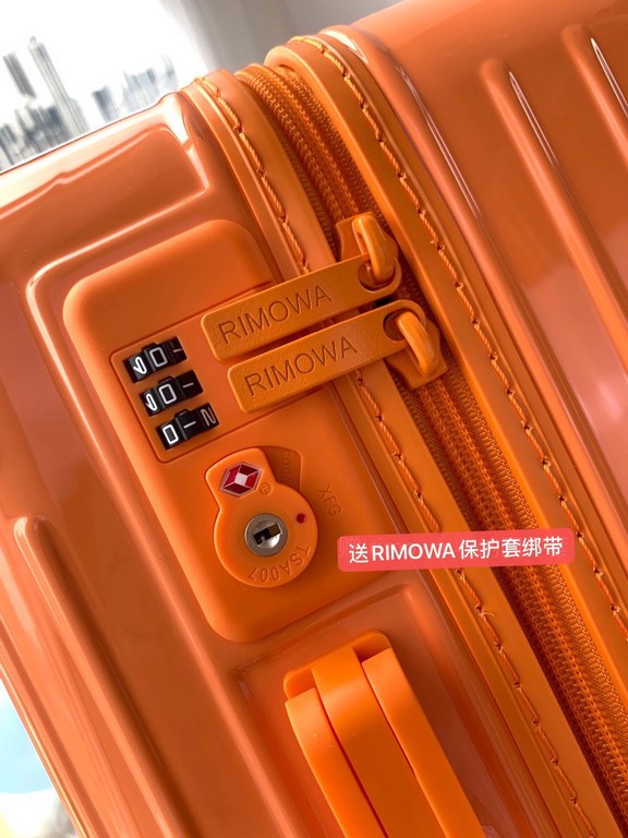 [Fragrant Mango Orange] RIMOWA Zhimowa new color suitcase, easy to use the same Essential series, colorful, enjoy the journey. Using the national universal TSA customs lock, upgraded version of the simple logo fashion hi