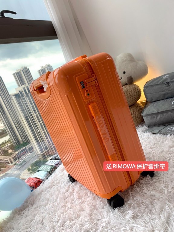 [Fragrant Mango Orange] RIMOWA Zhimowa new color suitcase, easy to use the same Essential series, colorful, enjoy the journey. Using the national universal TSA customs lock, upgraded version of the simple logo fashion hi