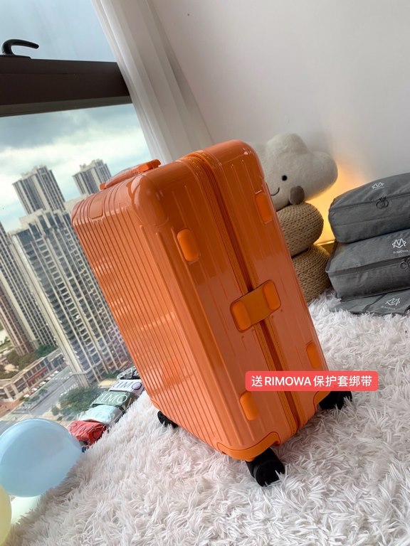 [Fragrant Mango Orange] RIMOWA Zhimowa new color suitcase, easy to use the same Essential series, colorful, enjoy the journey. Using the national universal TSA customs lock, upgraded version of the simple logo fashion hi