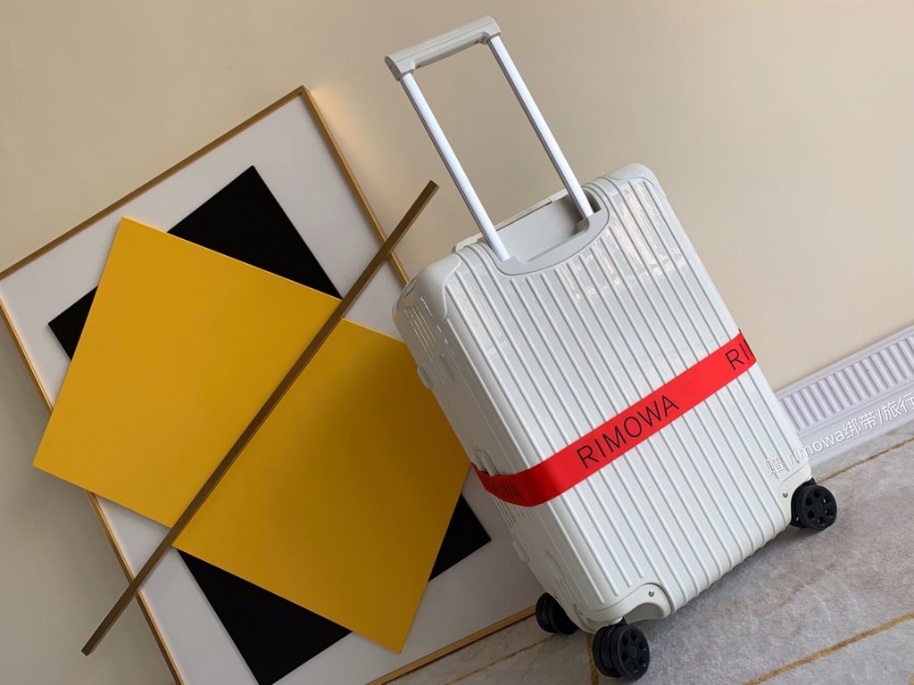 Rimowa Trolley caseluggageUltra-light pc zipper case, must get the same high value trolley case of YiYiChixi! Rimowa Essential new color collection! When you're young, you need to look good to travel!  Free Rimowa StrapM