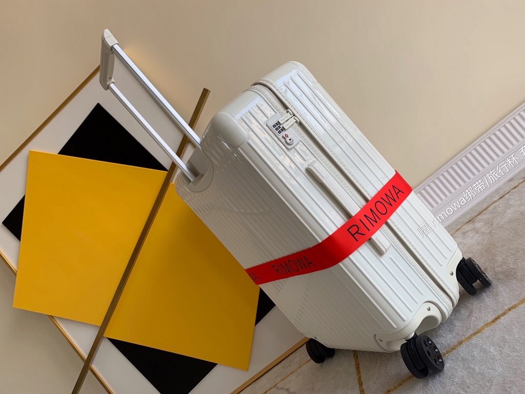 Rimowa Trolley caseluggageUltra-light pc zipper case, must get the same high value trolley case of YiYiChixi! Rimowa Essential new color collection! When you're young, you need to look good to travel!  Free Rimowa StrapM