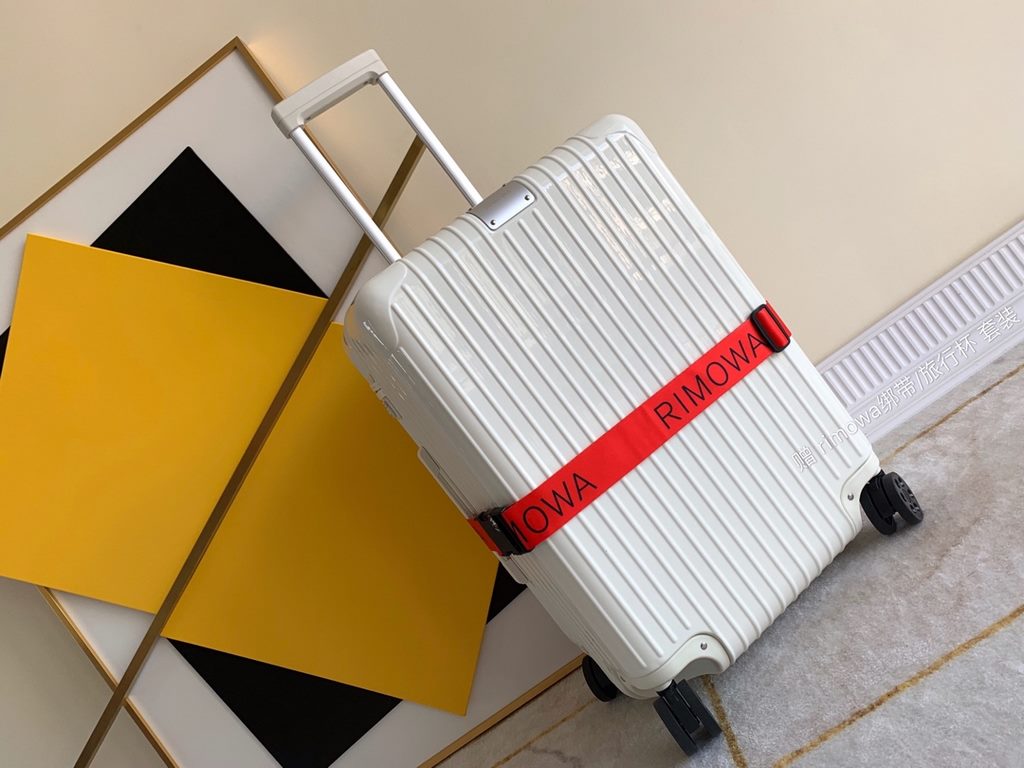 Rimowa Trolley caseluggageUltra-light pc zipper case, must get the same high value trolley case of YiYiChixi! Rimowa Essential new color collection! When you're young, you need to look good to travel!  Free Rimowa StrapM