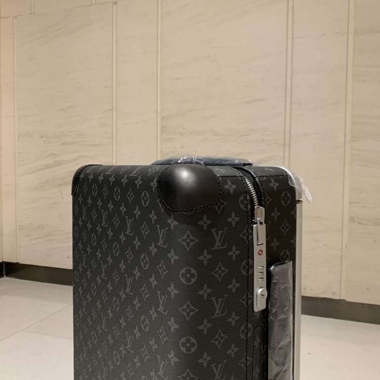 55CMHORIZON Four Wheel Trolley Case, 55cmMeet the future of luxury four-wheeled luggage. From Marc Newson, a recognized master of groundbreaking industrial design, this lightweight four-wheeled trolley creates a flat, sp