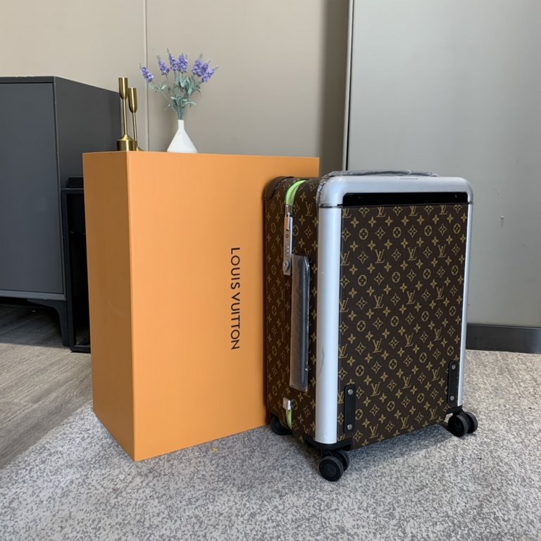 HORIZON Four Wheel Trolley Case, 55cmMeet the future of luxury four-wheeled luggage. The brainchild of Marc Newson, a recognized master of groundbreaking industrial design, this lightweight four-wheeled suitcase creates 