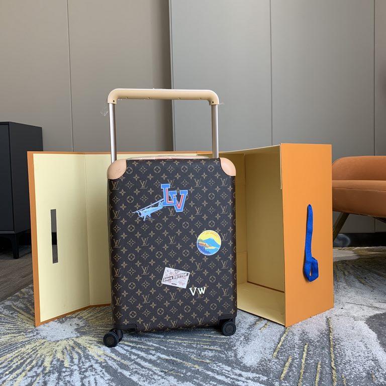 A new update, a limited editionThe new Horizon luggage revitalizes Wieden's legendary heritage with a creative twist. The iconic Monogram canvas is embellished with travel appliqués that harken back to the brand's herita