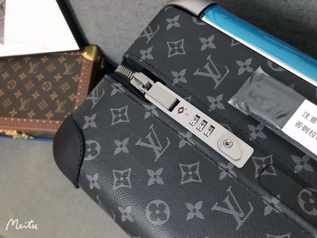 The new Horizon luggage revolutionizes Louis Vuitton's legendary heritage with a creative twist. The iconic Monogram canvas is embellished with travel appliqués that harken back to the brand's traditional luggage design.