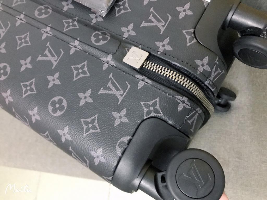 The new Horizon luggage revolutionizes Louis Vuitton's legendary heritage with a creative twist. The iconic Monogram canvas is embellished with travel appliqués that harken back to the brand's traditional luggage design.