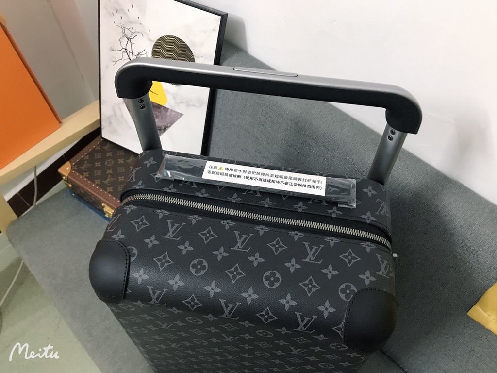 The new Horizon luggage revolutionizes Louis Vuitton's legendary heritage with a creative twist. The iconic Monogram canvas is embellished with travel appliqués that harken back to the brand's traditional luggage design.