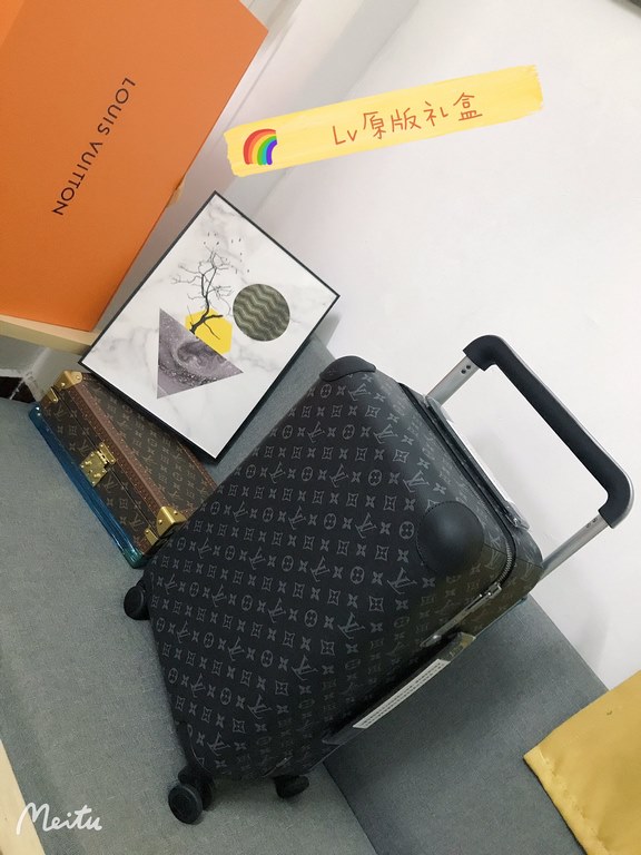 The new Horizon luggage revolutionizes Louis Vuitton's legendary heritage with a creative twist. The iconic Monogram canvas is embellished with travel appliqués that harken back to the brand's traditional luggage design.