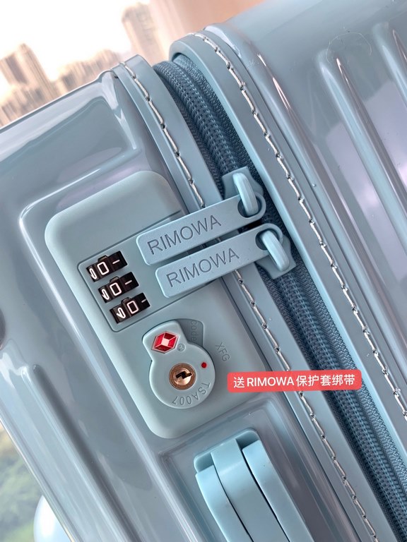 [Glacier blue] RIMOWA Zhimowa new color suitcase, easy to use the same Essential series, colorful, enjoy the journey. Using the national universal TSA customs lock, upgraded version of the simple logo fashion high-end, u