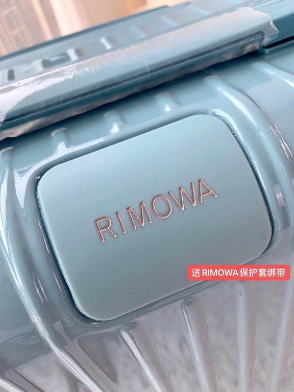 [Glacier blue] RIMOWA Zhimowa new color suitcase, easy to use the same Essential series, colorful, enjoy the journey. Using the national universal TSA customs lock, upgraded version of the simple logo fashion high-end, u