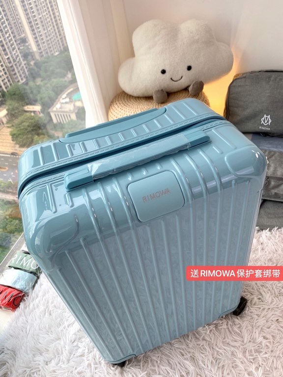 [Glacier blue] RIMOWA Zhimowa new color suitcase, easy to use the same Essential series, colorful, enjoy the journey. Using the national universal TSA customs lock, upgraded version of the simple logo fashion high-end, u