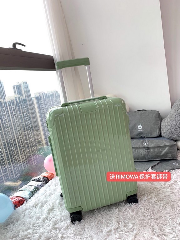 [Green Bamboo Green] RIMOWA Zhimowa new color suitcase, easy to use the same Essential series, colorful, enjoy the journey. Using the national universal TSA customs lock, upgraded version of the simple logo fashion high-