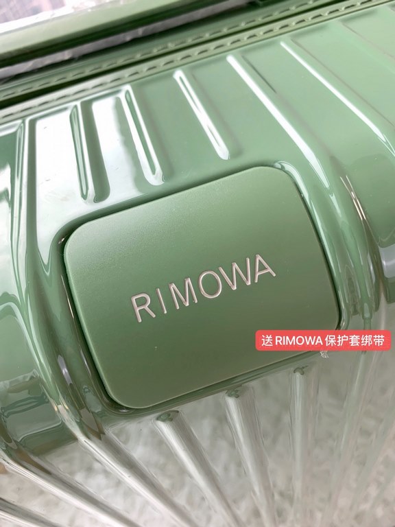 [Avocado Green] RIMOWA Zhimowa new color suitcase, easy to use the same Essential series, colorful, enjoy the journey. Using the national universal TSA customs lock, upgraded version of the simple logo fashion high-end, 