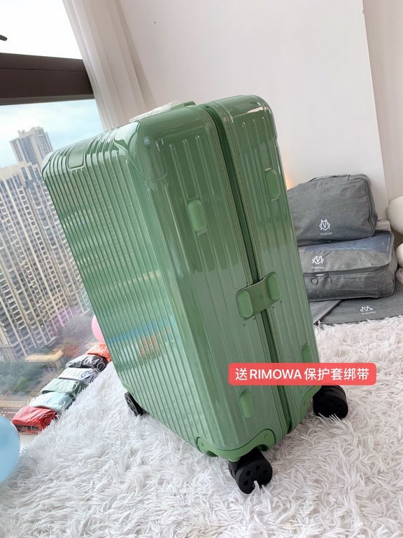 [Avocado Green] RIMOWA Zhimowa new color suitcase, easy to use the same Essential series, colorful, enjoy the journey. Using the national universal TSA customs lock, upgraded version of the simple logo fashion high-end, 