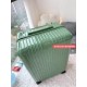 [Avocado Green] RIMOWA Zhimowa new color suitcase, easy to use the same Essential series, colorful, enjoy the journey. Using the national universal TSA customs lock, upgraded version of the simple logo fashion high-end, 