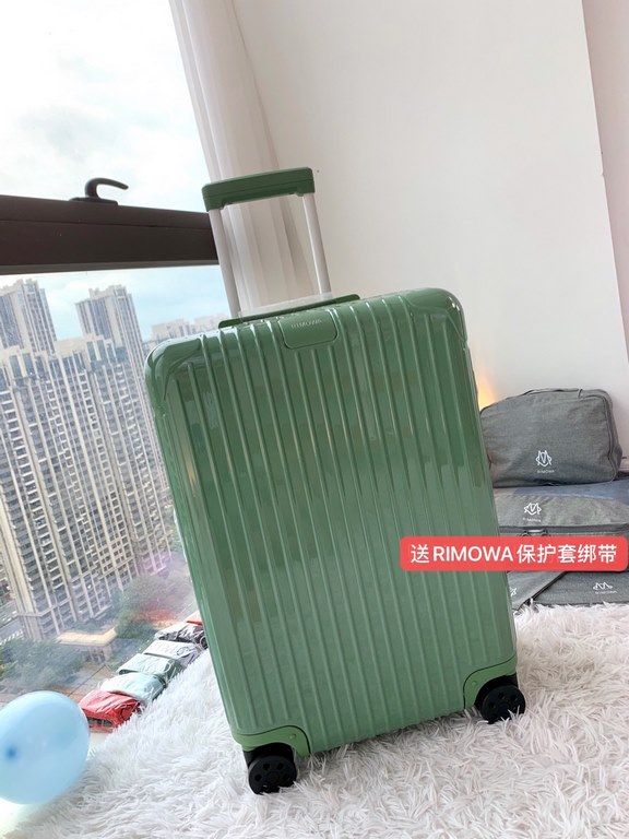 [Avocado Green] RIMOWA Zhimowa new color suitcase, easy to use the same Essential series, colorful, enjoy the journey. Using the national universal TSA customs lock, upgraded version of the simple logo fashion high-end, 