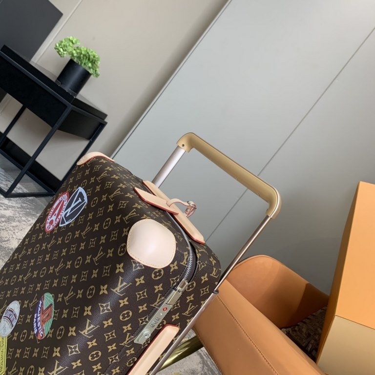 Model 01555cm customized limited editionSupport customized signature, can be customized to the patternThis season's Horizon 55cm four-wheeled suitcase is made from Damier Graphite canvas and printed with the new colorful