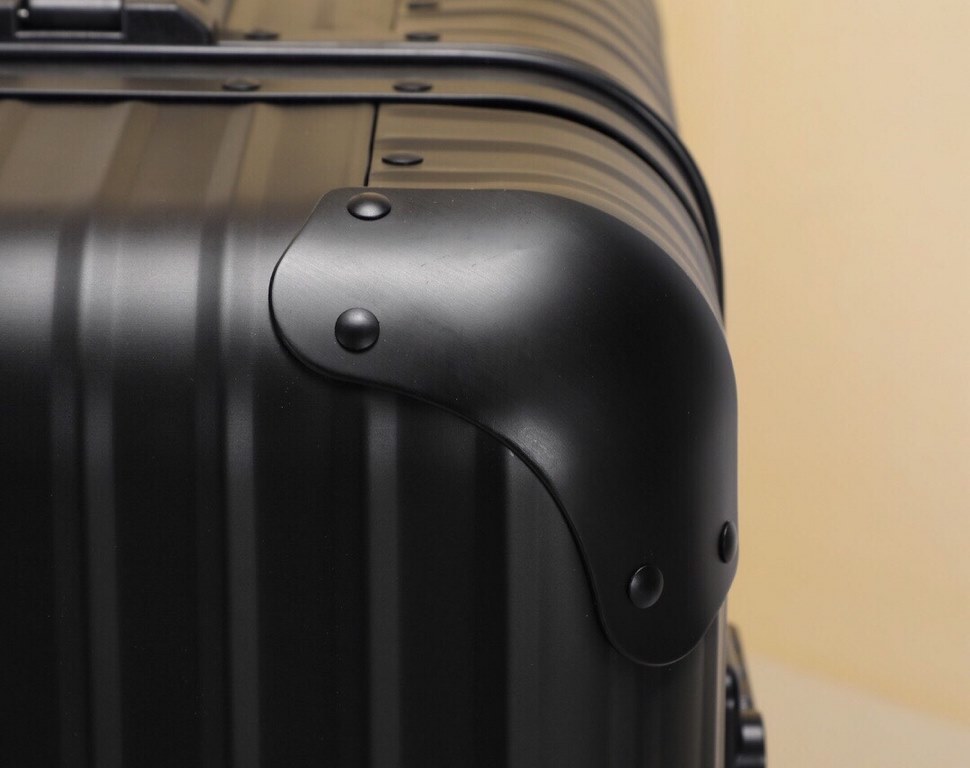 Original trunk series!Rimowa Luggagetrolley caseAluminum-magnesium alloy] Topas Sport sports modelsForced a super-high one, Zhang Dawei, Qiwei, Zheng Kai many many stars are in use!Non-market first-generation circulation