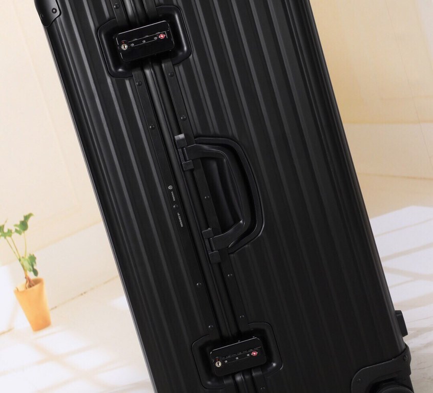 Original trunk series!Rimowa Luggagetrolley caseAluminum-magnesium alloy] Topas Sport sports modelsForced a super-high one, Zhang Dawei, Qiwei, Zheng Kai many many stars are in use!Non-market first-generation circulation