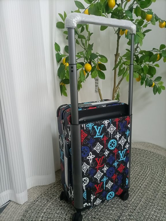 This vintage luggage features a graffiti-inspired Monogram pattern on canvas for a colorful street look.The lightweight design has plenty of space inside, making it a fashionable choice.