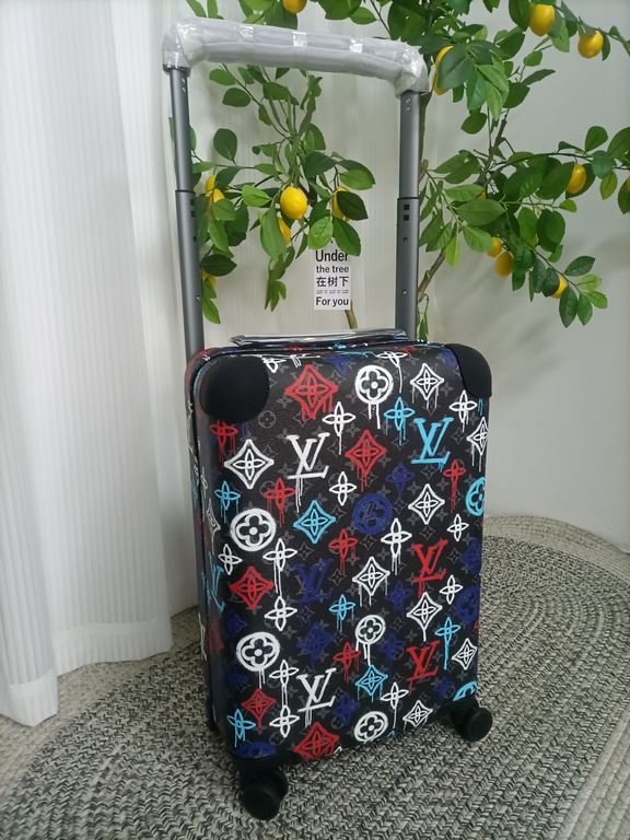 This vintage luggage features a graffiti-inspired Monogram pattern on canvas for a colorful street look.The lightweight design has plenty of space inside, making it a fashionable choice.