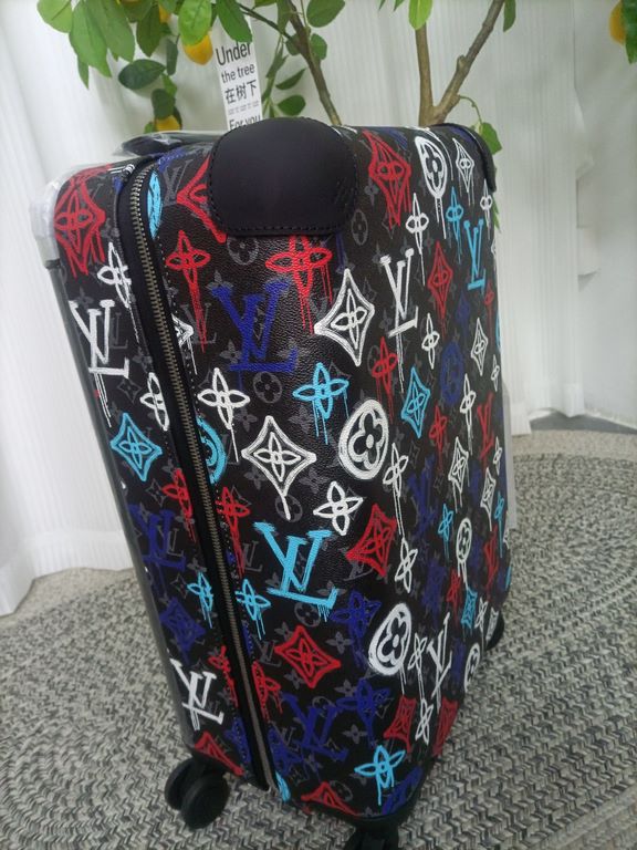 This vintage luggage features a graffiti-inspired Monogram pattern on canvas for a colorful street look.The lightweight design has plenty of space inside, making it a fashionable choice.