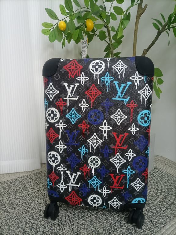 This vintage luggage features a graffiti-inspired Monogram pattern on canvas for a colorful street look.The lightweight design has plenty of space inside, making it a fashionable choice.