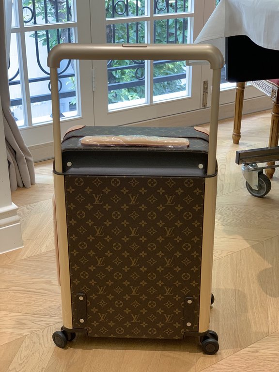 LOUIS VUITTON-HORIZON four-wheeled trolley case 55cm Specifications 38  55  21 (L  H  W) counter genuine quality In stock!L V Horizon trolley case is a classic piece created by the brand in collaboration with designer Ma