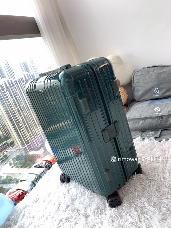 Rimowa Trolley caseluggageUltra-light pc zipper case, must get the same high value trolley case of YiYiChixi! Rimowa Essential new color collection! When you're young, you need to look good to travel! Rimowa Organizer Se