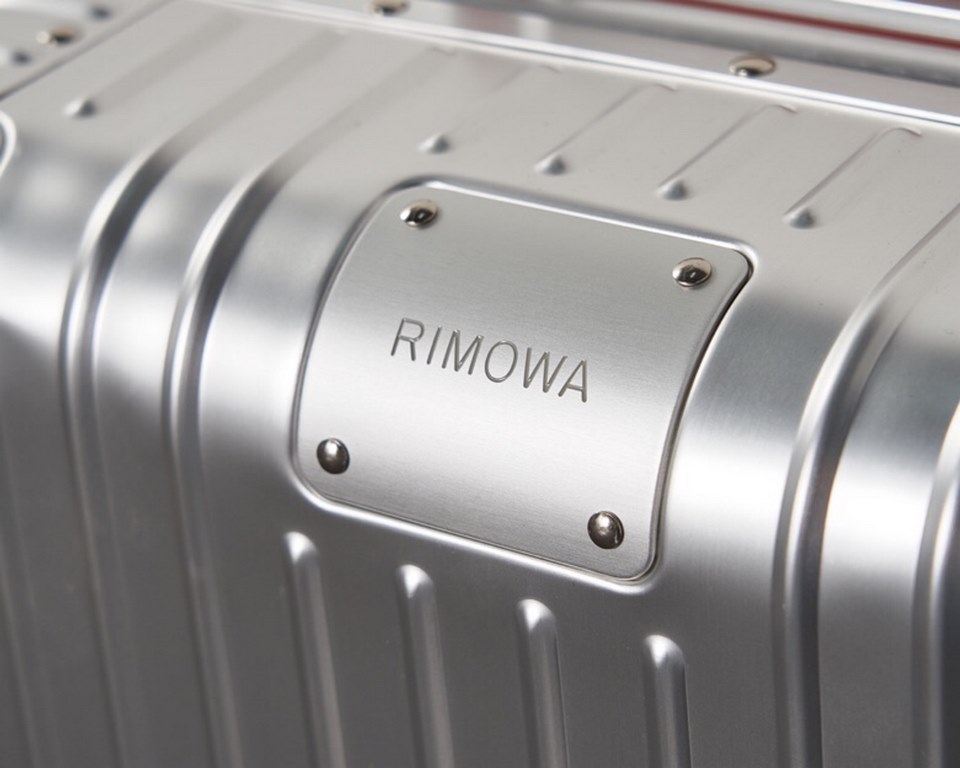 rimowa Germany counter rimowa aluminum Original219 new limited edition boarding trolley luggage. The highest version of the market, the handles are wrapped in leather, the market ordinary goods are made of plastic on the