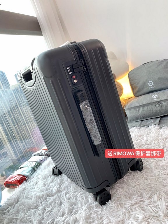 [Frosted Black] RIMOWA Zhimowa new color suitcase, easy to use the same Essential series, colorful, enjoy the journey. Using the national universal TSA customs lock, upgraded version of the simple logo fashion high-end, 