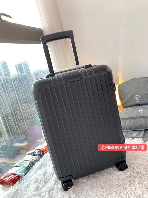 [Frosted Black] RIMOWA Zhimowa new color suitcase, easy to use the same Essential series, colorful, enjoy the journey. Using the national universal TSA customs lock, upgraded version of the simple logo fashion high-end, 