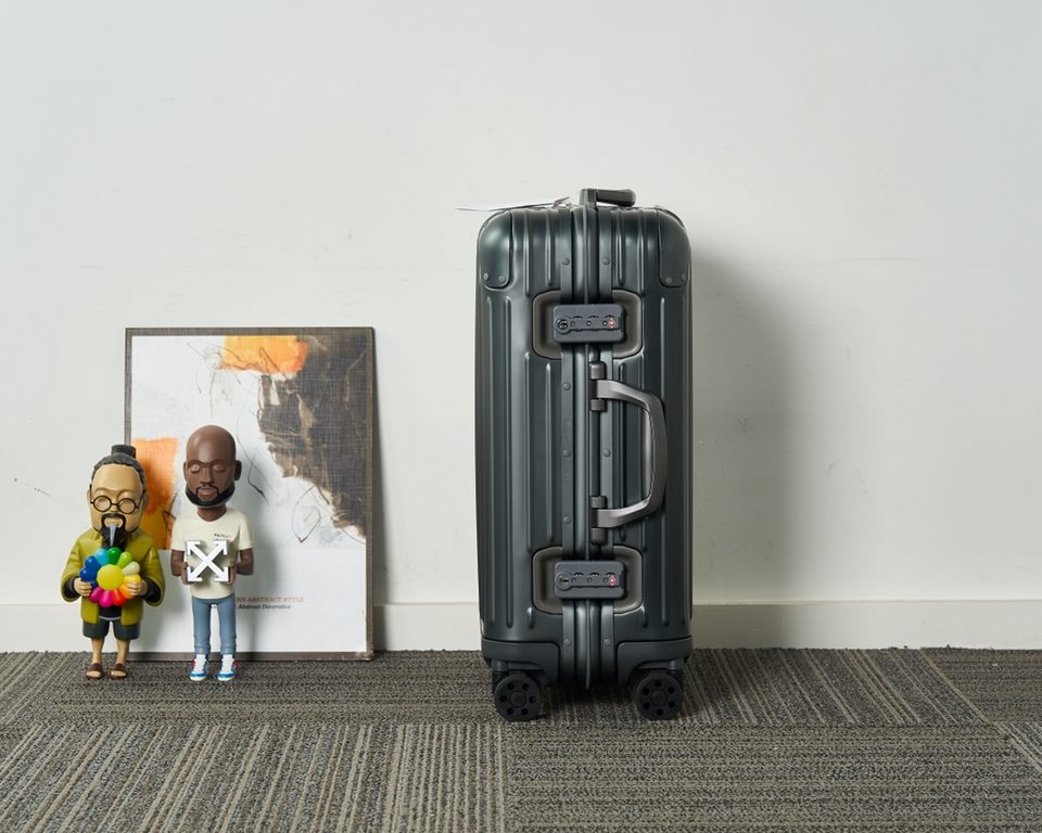 Highest Edition RIMOWA Topas Series 925 Germany(ZP special precious one can be said to be rimowa debut so far the long history of the classic series now the official website can not be bought unless specifically run abro