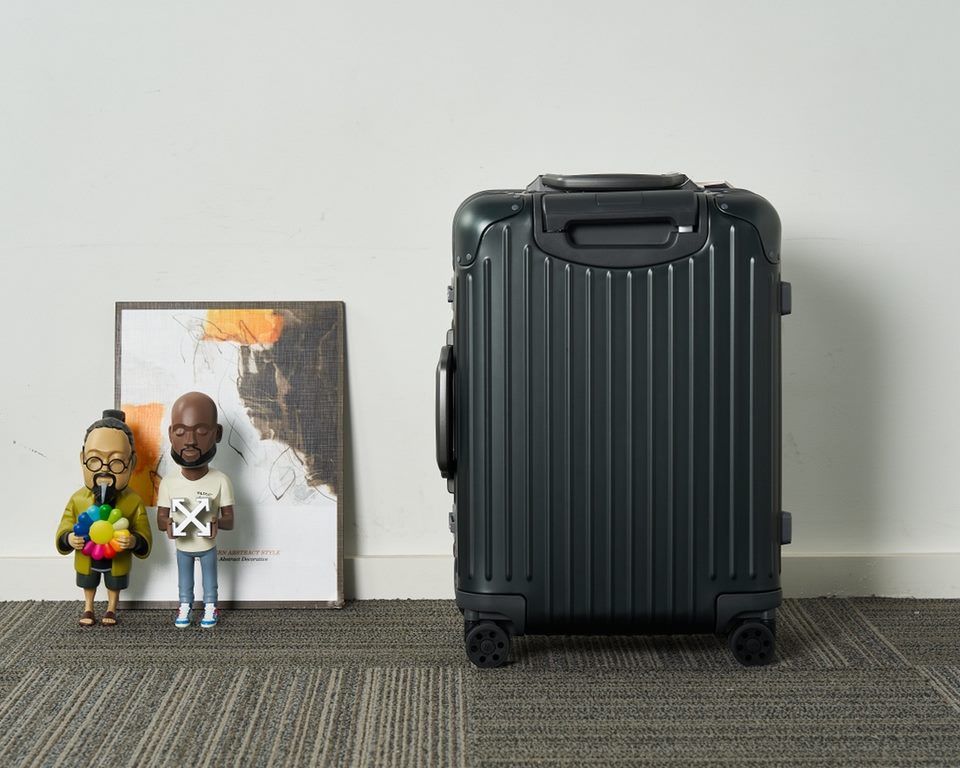 Highest Edition RIMOWA Topas Series 925 Germany(ZP special precious one can be said to be rimowa debut so far the long history of the classic series now the official website can not be bought unless specifically run abro