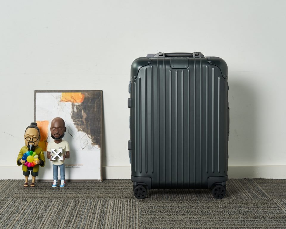 Highest Edition RIMOWA Topas Series 925 Germany(ZP special precious one can be said to be rimowa debut so far the long history of the classic series now the official website can not be bought unless specifically run abro