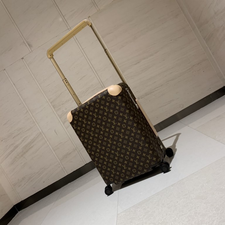 55CMHORIZON Four Wheel Trolley Case, 55cmMeet the future of luxury four-wheeled luggage. From Marc Newson, a recognized master of groundbreaking industrial design, this lightweight four-wheeled trolley creates a flat, sp