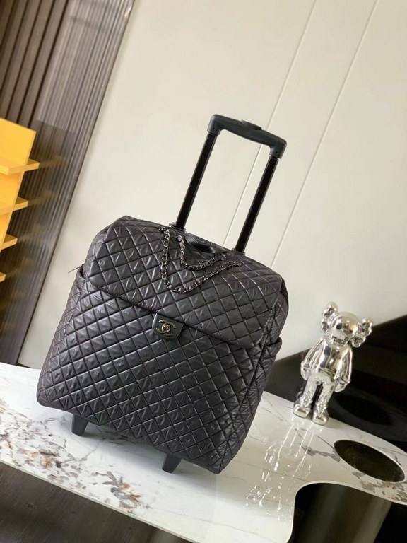 GF4343XNEChanel Chanel classic nylon fabric trolley case can also be handheld with    has been a large number of shipments of Oh, travel shopping must-have models, hurry up and get down to it; purchased genuine hit moldi