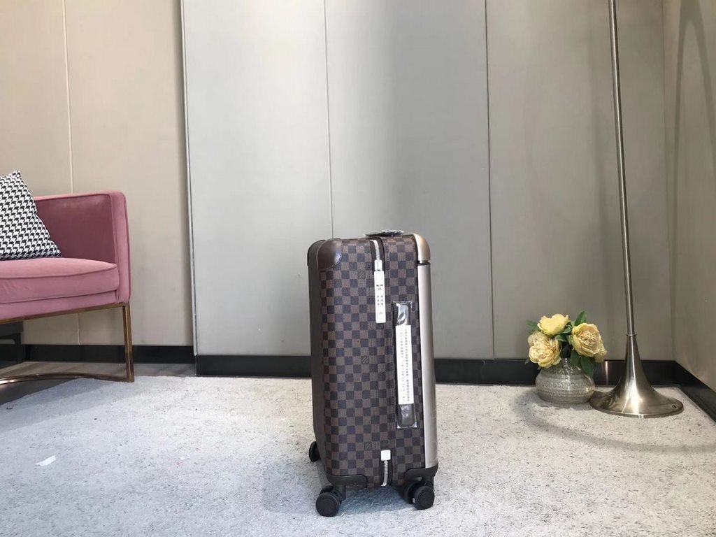 The new Horizon luggage revolutionizes Louis Vuitton's legendary heritage with a creative twist. The iconic Monogram canvas is embellished with travel appliqués that harken back to the brand's traditional luggage design.