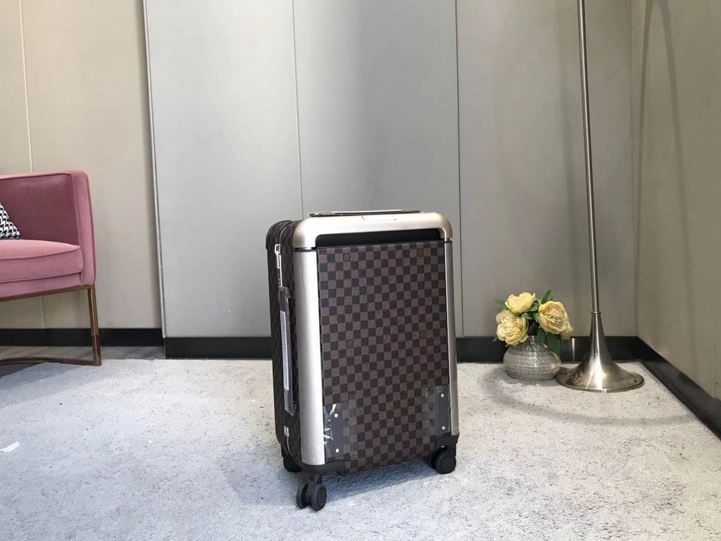 The new Horizon luggage revolutionizes Louis Vuitton's legendary heritage with a creative twist. The iconic Monogram canvas is embellished with travel appliqués that harken back to the brand's traditional luggage design.