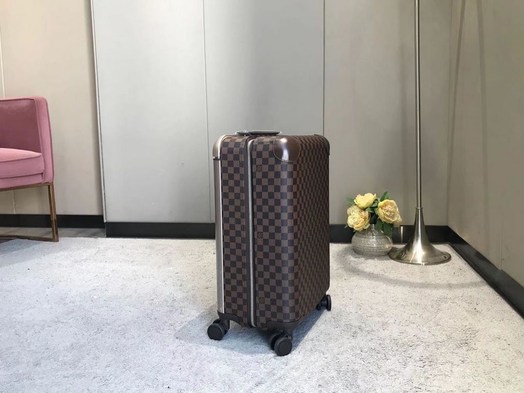 The new Horizon luggage revolutionizes Louis Vuitton's legendary heritage with a creative twist. The iconic Monogram canvas is embellished with travel appliqués that harken back to the brand's traditional luggage design.