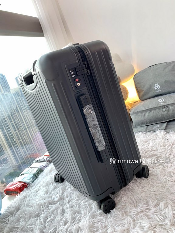 Rimowa Trolley caseluggageUltra-light pc zipper case, must get the same high value trolley case of YiYiChixi! Rimowa Essential new color collection! When you're young, you need to look good to travel! Rimowa Organizer Se