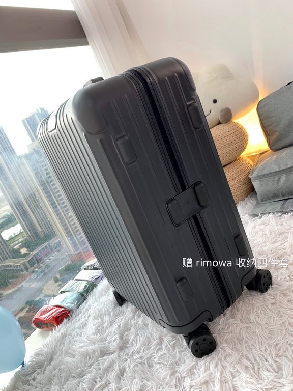 Rimowa Trolley caseluggageUltra-light pc zipper case, must get the same high value trolley case of YiYiChixi! Rimowa Essential new color collection! When you're young, you need to look good to travel! Rimowa Organizer Se