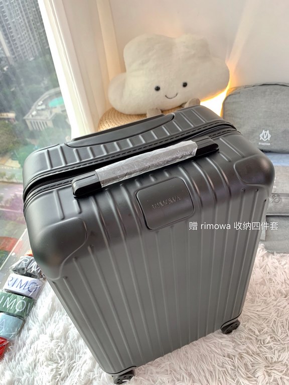 Rimowa Trolley caseluggageUltra-light pc zipper case, must get the same high value trolley case of YiYiChixi! Rimowa Essential new color collection! When you're young, you need to look good to travel! Rimowa Organizer Se