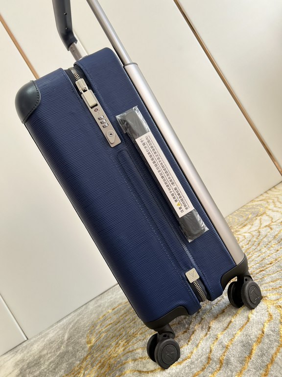 Exclusive Blue Aqua Luggage】The new Horizon luggage revolutionizes Louis Vuitton's legendary heritage with a creative twist. The iconic Monogram canvas is embellished with travel appliqués that harken back to the brand's