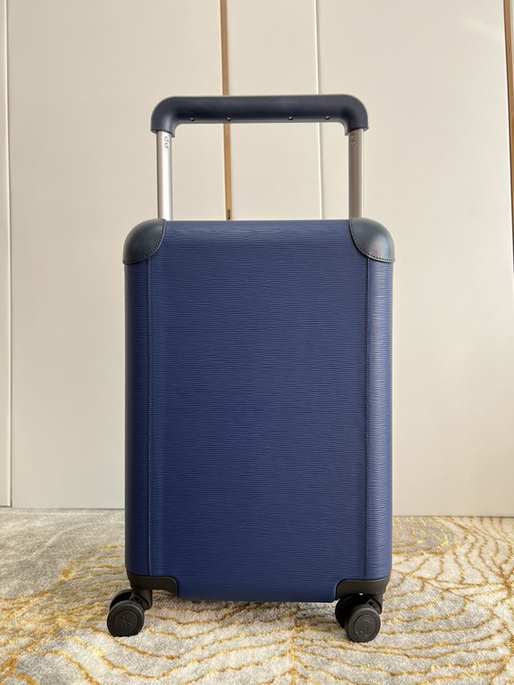 Exclusive Blue Aqua Luggage】The new Horizon luggage revolutionizes Louis Vuitton's legendary heritage with a creative twist. The iconic Monogram canvas is embellished with travel appliqués that harken back to the brand's